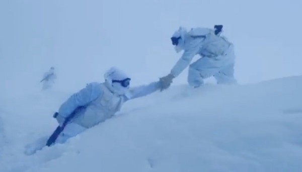 Mehmetçik kar altında görevinin başında!